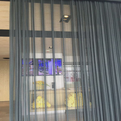 Cortinas de bobina de metal personalizadas con apertura de 5 mm 1.1 kg Peso 70 mm Fin de pintura de malla