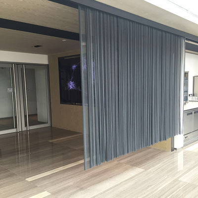 Cortinas metálicas de rodillo 80% Área de apertura 1,0 mm Diámetro de alambre Cortinas de separación interiores