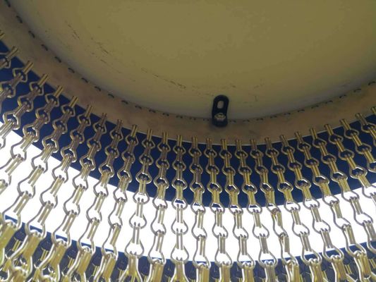 Tipo de cadena de aluminio Buen rendimiento de ventilación Decoración interior Techo divisorio