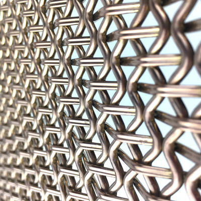 Panel de malla de acero inoxidable de grado arquitectónico para mejorar las puertas de los gabinetes en cocinas y espacios de almacenamiento contemporáneos