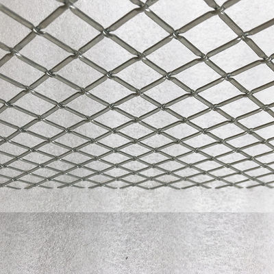 Insertos de malla metálica para puertas de gabinetes modernas que combinan el atractivo estético con la ventilación funcional en unidades de almacenamiento