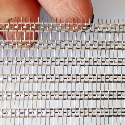 Tejido de malla de alambre de acero inoxidable laminado de vidrio arquitectónico para divisores de espacio modernos y revestimiento de paredes