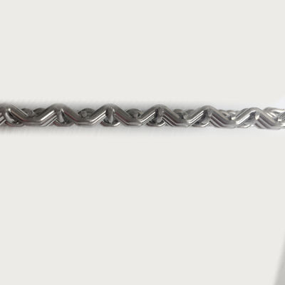 Tejido de malla de acero inoxidable de metal de diseño personalizado para revestimiento de fachadas a gran escala en edificios comerciales urbanos