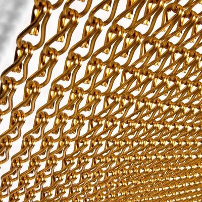 Cortina de eslabones de cadena de aluminio de tamaño 12x24mm con un 60% de área abierta y un diámetro de alambre de 1,2mm para protección contra insectos