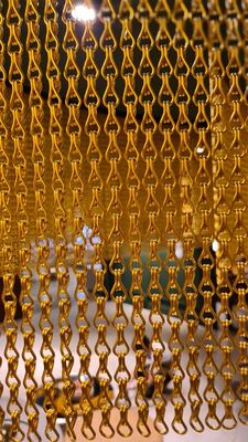 Mosquitera de cadena de aluminio de tamaño 12x24mm con un 60% de área abierta y un diámetro de alambre de 1,2mm para un control eficaz de moscas