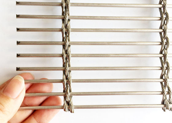 Metal tejido de acero inoxidable flexible Mesh Cladding For Restaurants del ODM los 4m