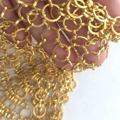 Malla de oro del correo en cadena de Ring Mesh Decorative Fence 3.8m m del metal del ODM