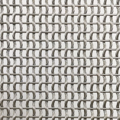 Malla decorativa tejida con 43.8% de área abierta y 4.5mm de grosor de panel